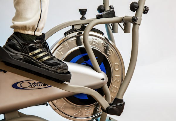 The Ultimate Guide to Ellipticals: Benefits, Usage, and Best Options for Your Home Gym 2024